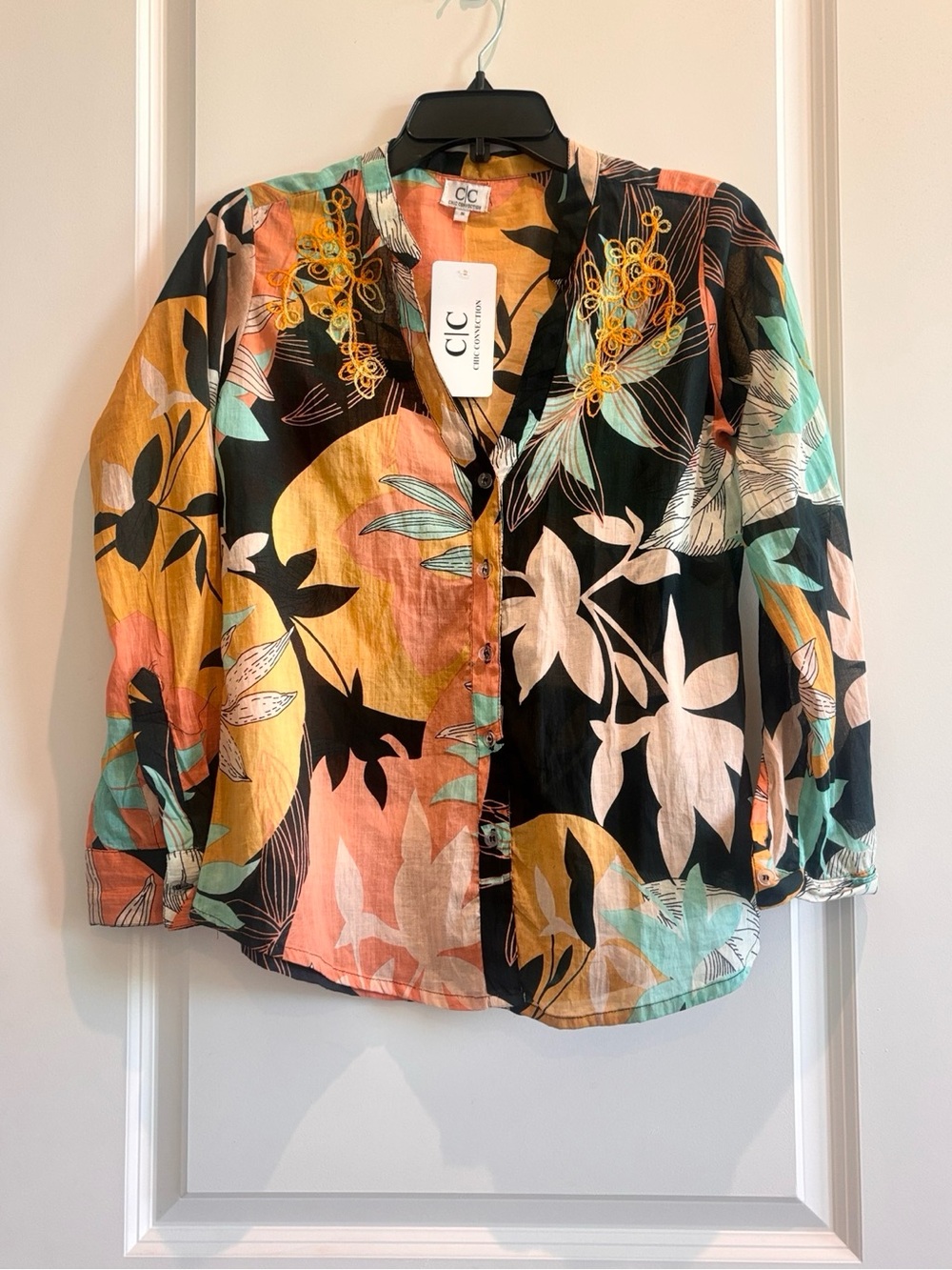 Chic Connection Tropical Floral Button Front Blouse Size S NWT
